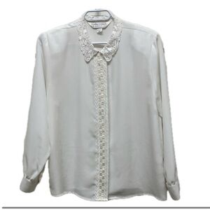 Vintage Casual Corner petite blouse with lace collar, off white